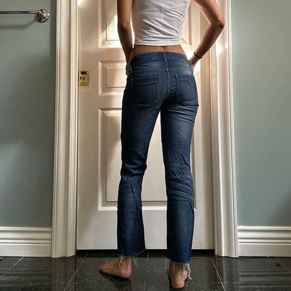 Low Rise Guess Ripped Jeans - Picture 4 of 5